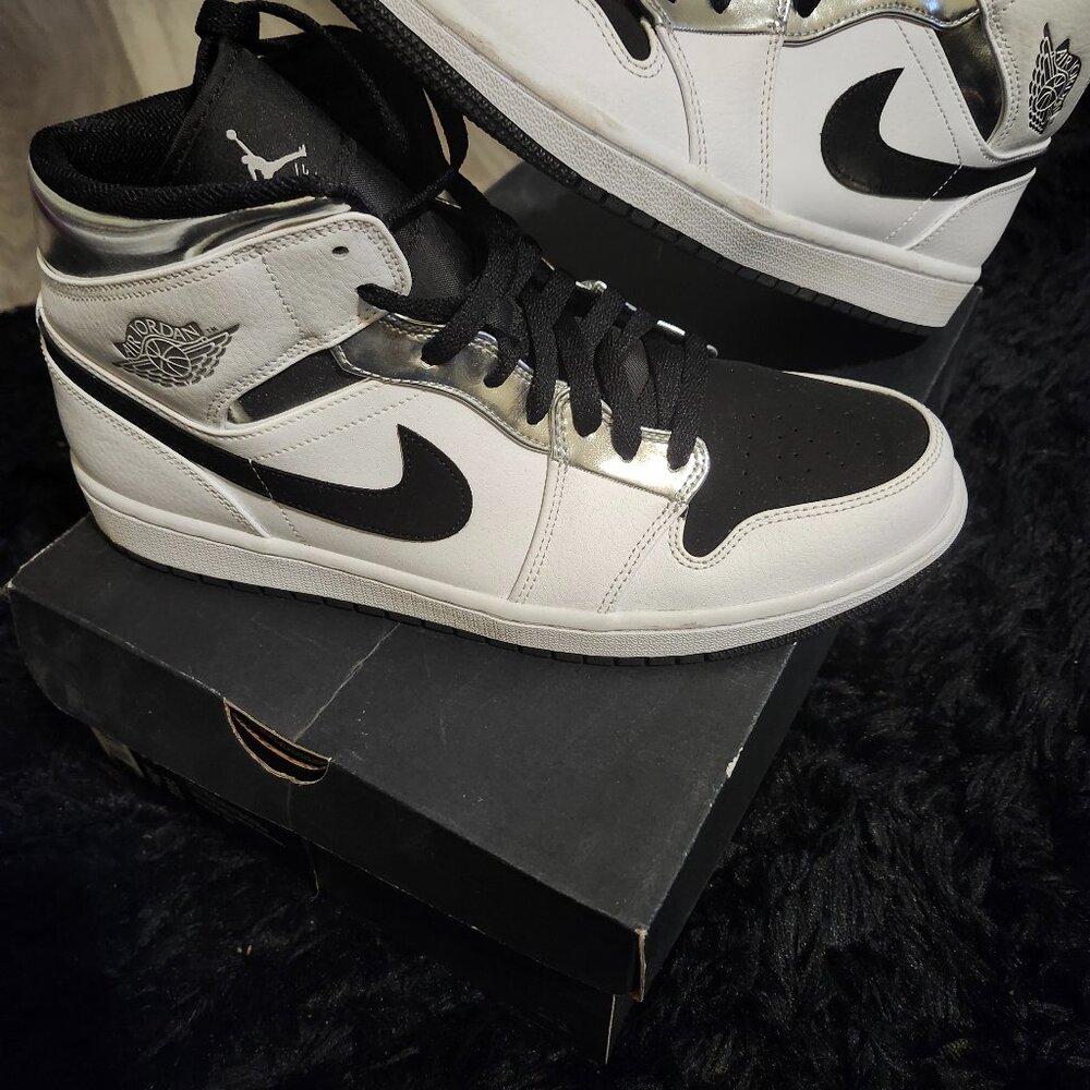 Air Jordan's 1 Mid
